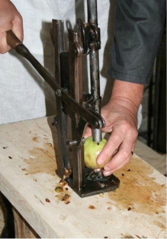 Ierīce ābolu tīrīšanai