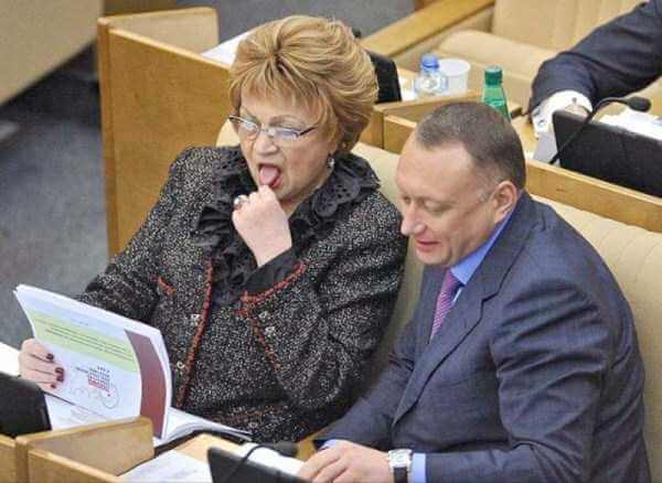 krievijas-parlamenta-jautriba-sit-augstu-vilni-10