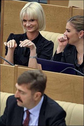 krievijas-parlamenta-jautriba-sit-augstu-vilni-35