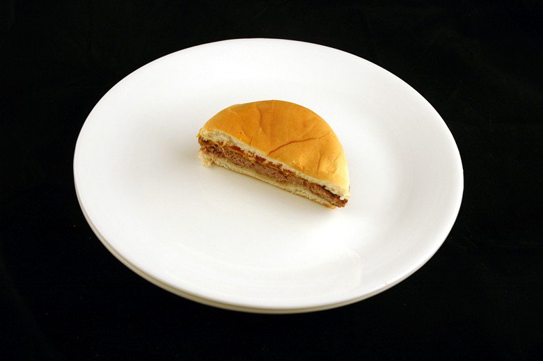 Cheeseburger - 75 grami = 200 kalorijas