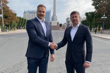 Sandis Ģirģens, Vjačeslavs Dombrovskis