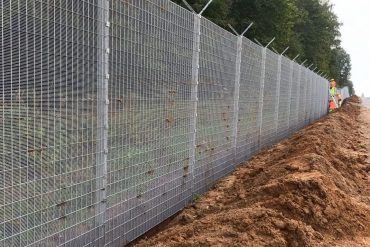 žogs uz Latvijas - Baltkrievijas robežas