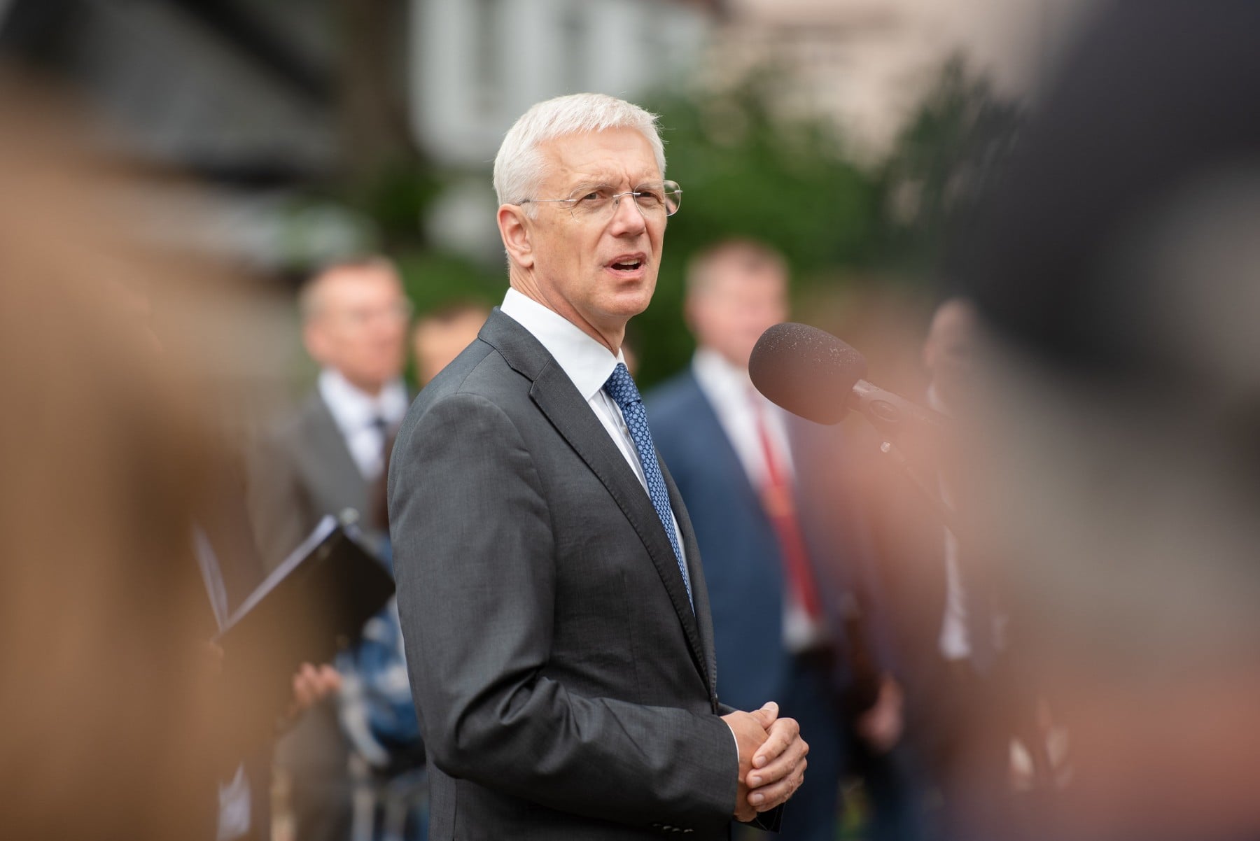 “Kariņa lidojumu” lietā prokuratūra cēlusi apsūdzību vienai personai ...